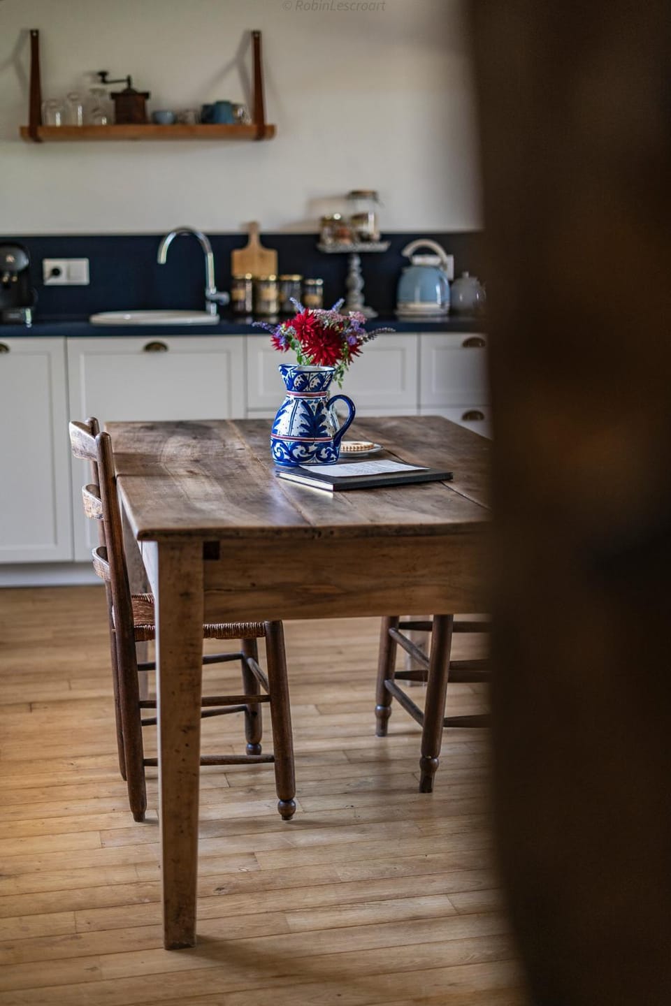 Kitchen or kitchenette, Dining area, stove