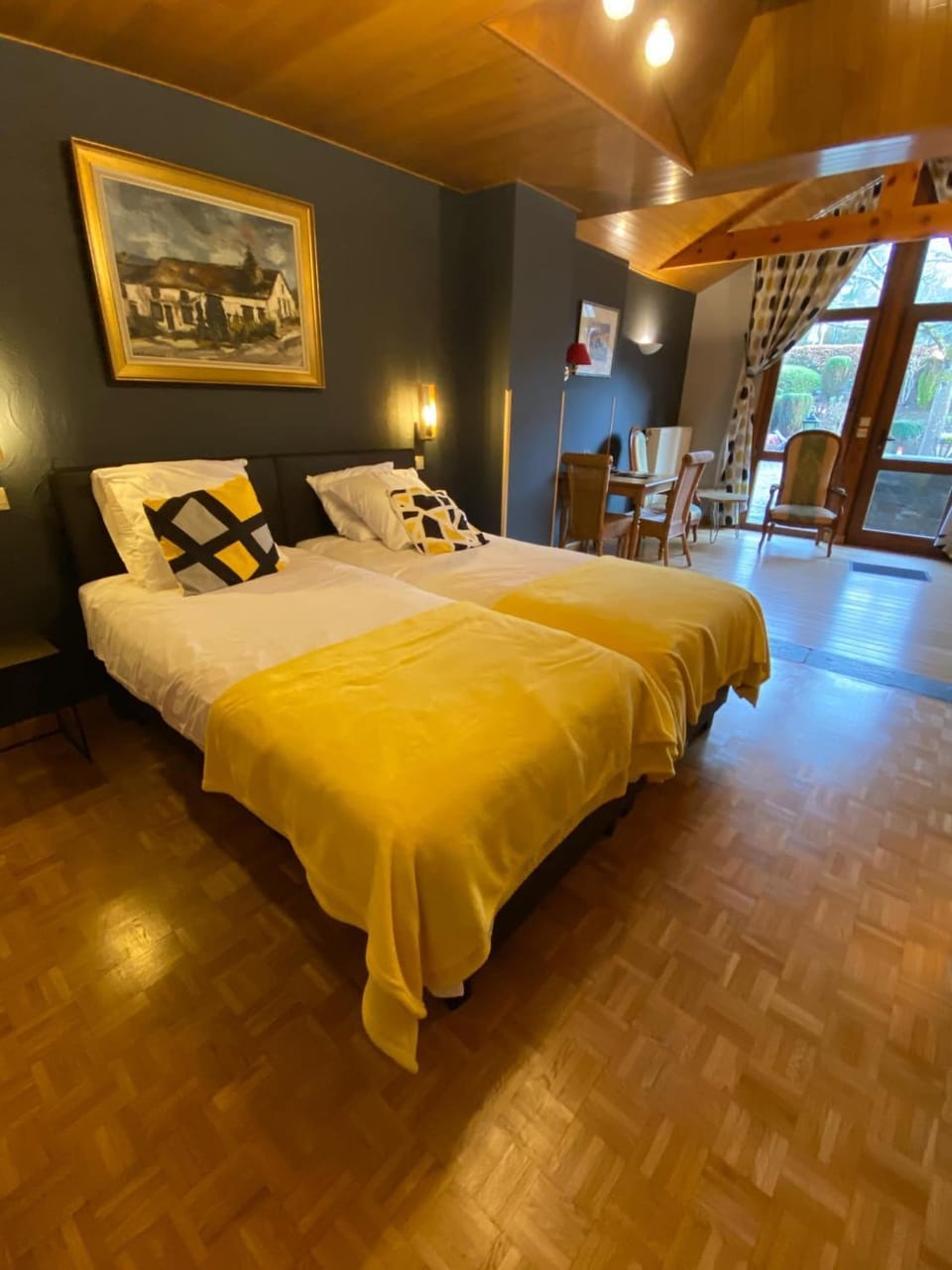 Bed, Living room, Photo of the whole room, Seating area, Bedroom