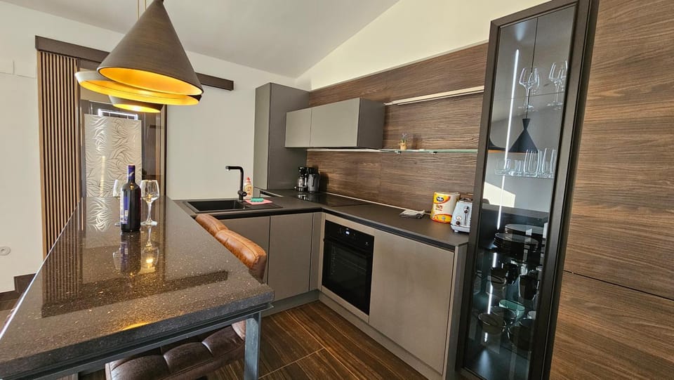 Kitchen or kitchenette, oven, stove