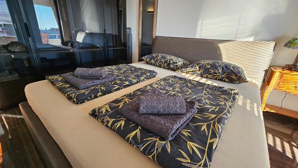 Bed, Photo of the whole room, Bedroom, towels