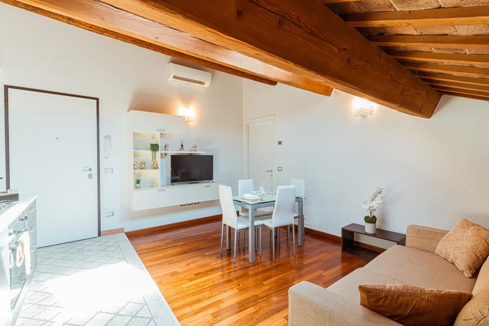 TV and multimedia, Living room, Dining area
