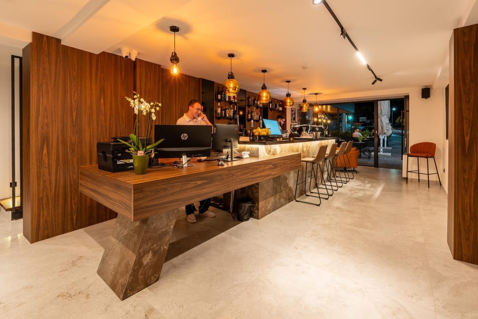 Lobby or reception, Lounge or bar, Seating area, Alcoholic drinks, Non alcoholic drinks