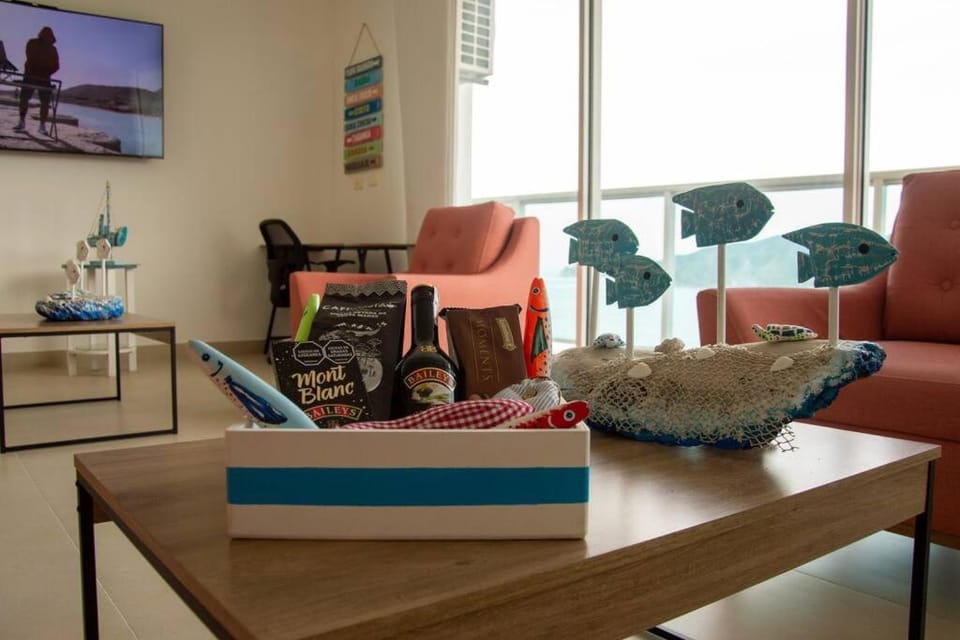Communal lounge/ TV room, TV and multimedia, Living room, Seating area, Evening entertainment, Sea view