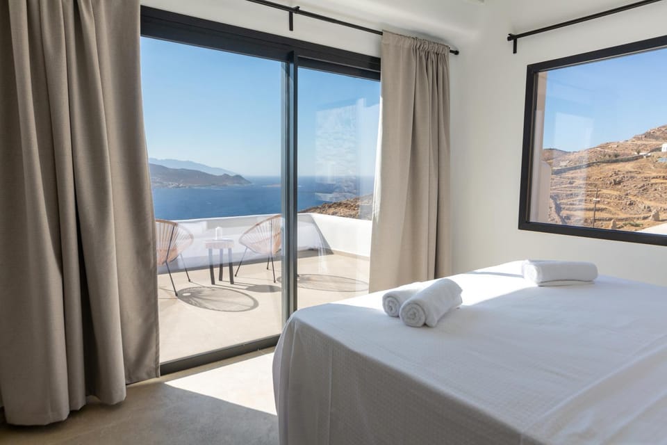 Bed, Day, Natural landscape, View (from property/room), Balcony/Terrace, Photo of the whole room, Bedroom, Mountain view, Sea view, towels
