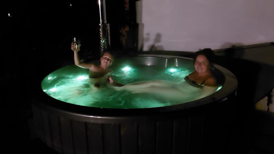 Hot Tub, Spa and wellness centre/facilities