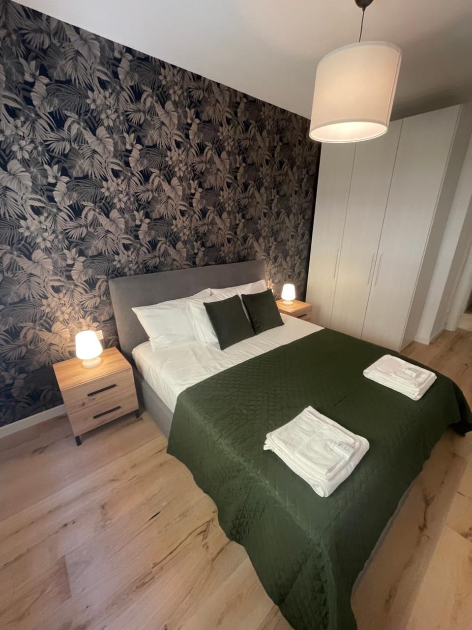 Bed, Photo of the whole room, Bedroom, towels