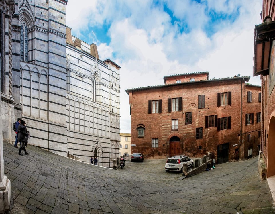 Facade/entrance, Landmark view
