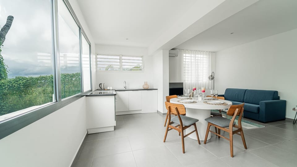 Kitchen or kitchenette, Living room
