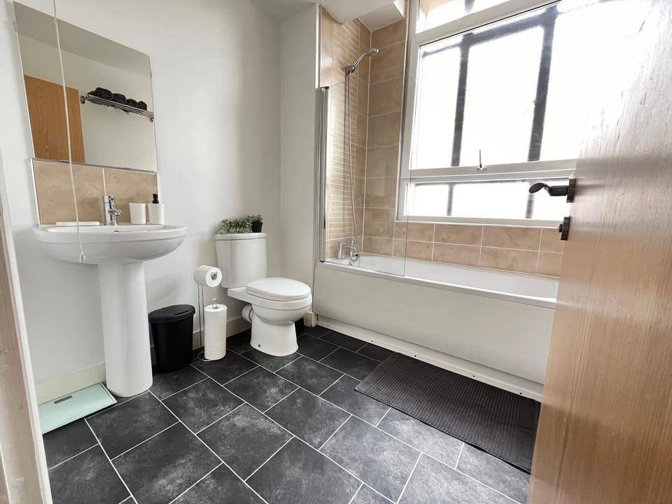 Shower, Toilet, Bathroom, Bath, towels