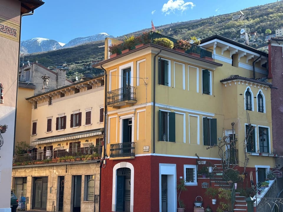 Neighbourhood, City view, Mountain view