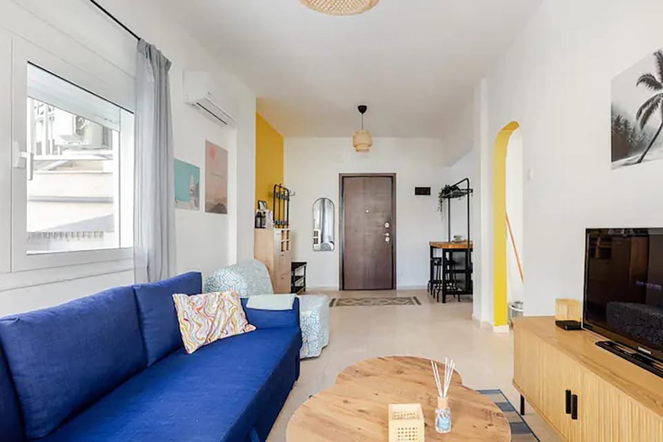 TV and multimedia, Living room, Seating area, Evening entertainment