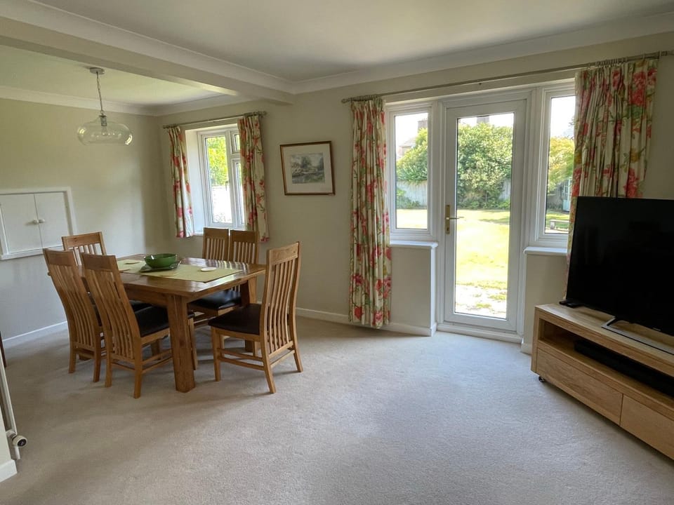 TV and multimedia, Living room, Dining area
