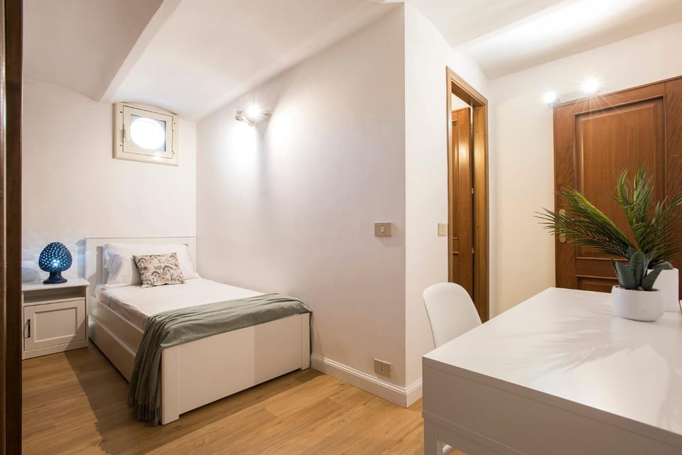 Bedroom, heating
