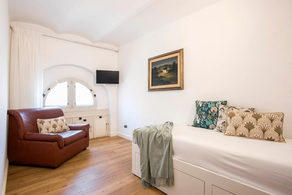 Bedroom, heating
