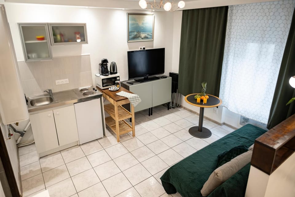 Kitchen or kitchenette, Living room