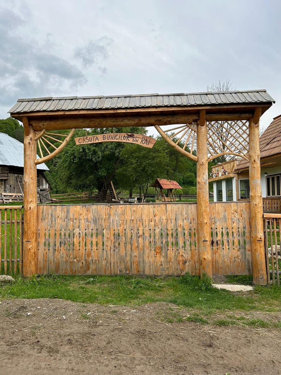 Căsuța Bunicilor din Rai House in Romania