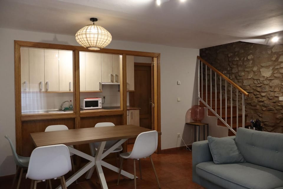 Seating area, Dining area, pet friendly