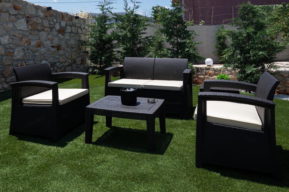 Patio, Spring, Day, Garden, Garden, Living room, Seating area, Garden view