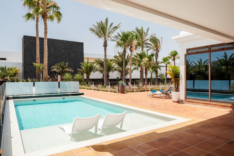 TINDAYA by Buenavilla Villa in Puerto Calero
