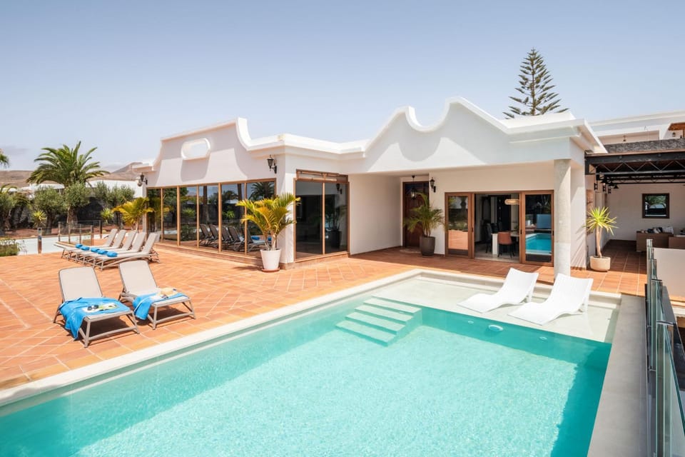 TINDAYA by Buenavilla Villa in Puerto Calero