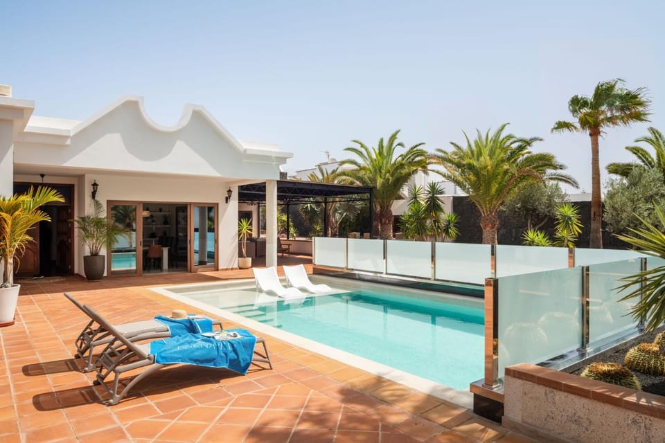 TINDAYA by Buenavilla Villa in Puerto Calero