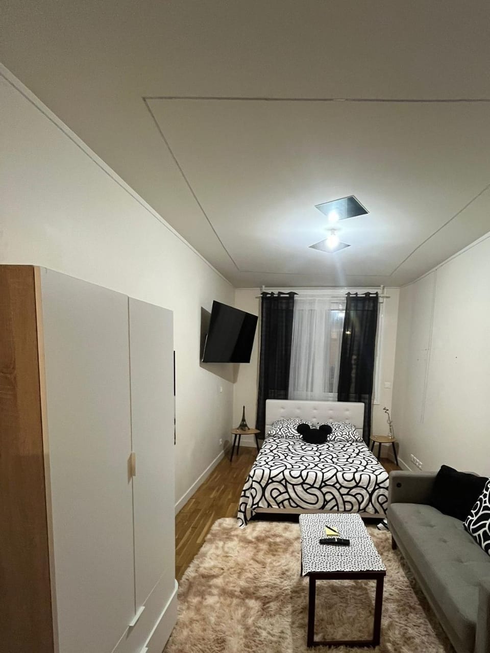 Photo of the whole room