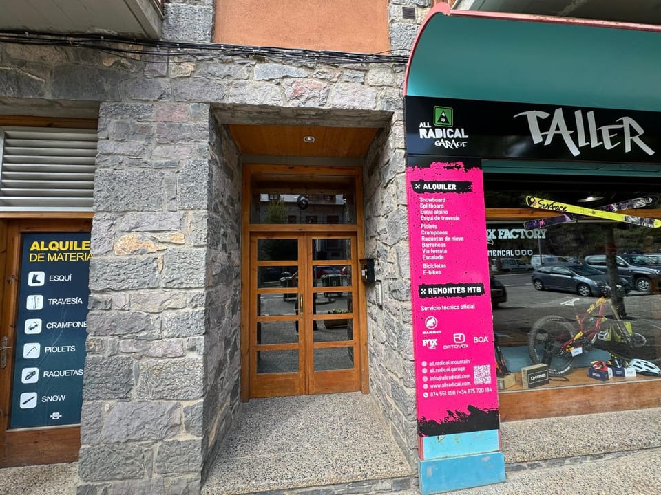 Facade/entrance
