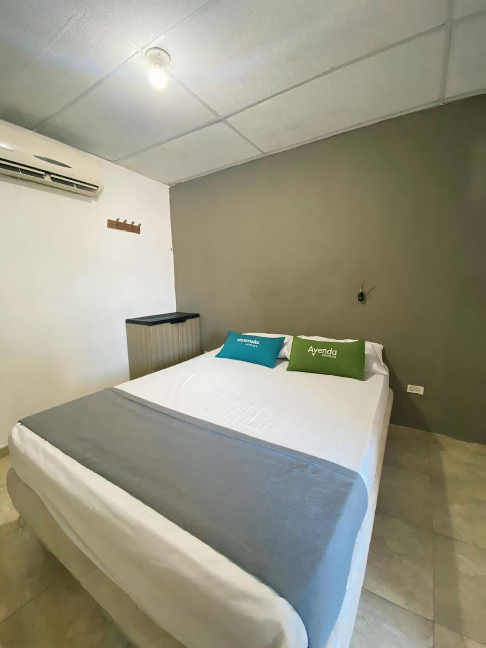 Bed, Photo of the whole room, Bedroom, air conditioner