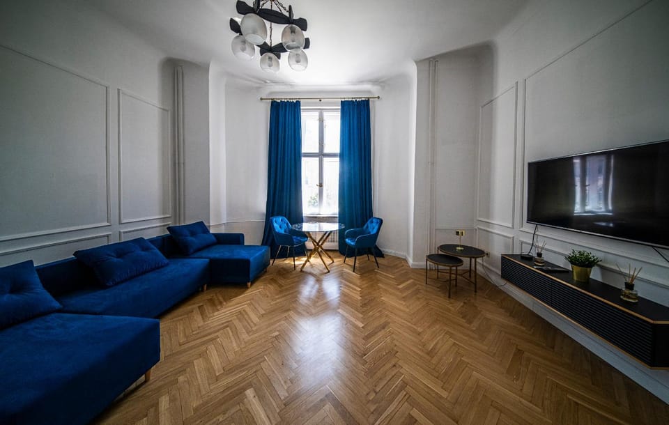 Communal lounge/ TV room, TV and multimedia, Living room