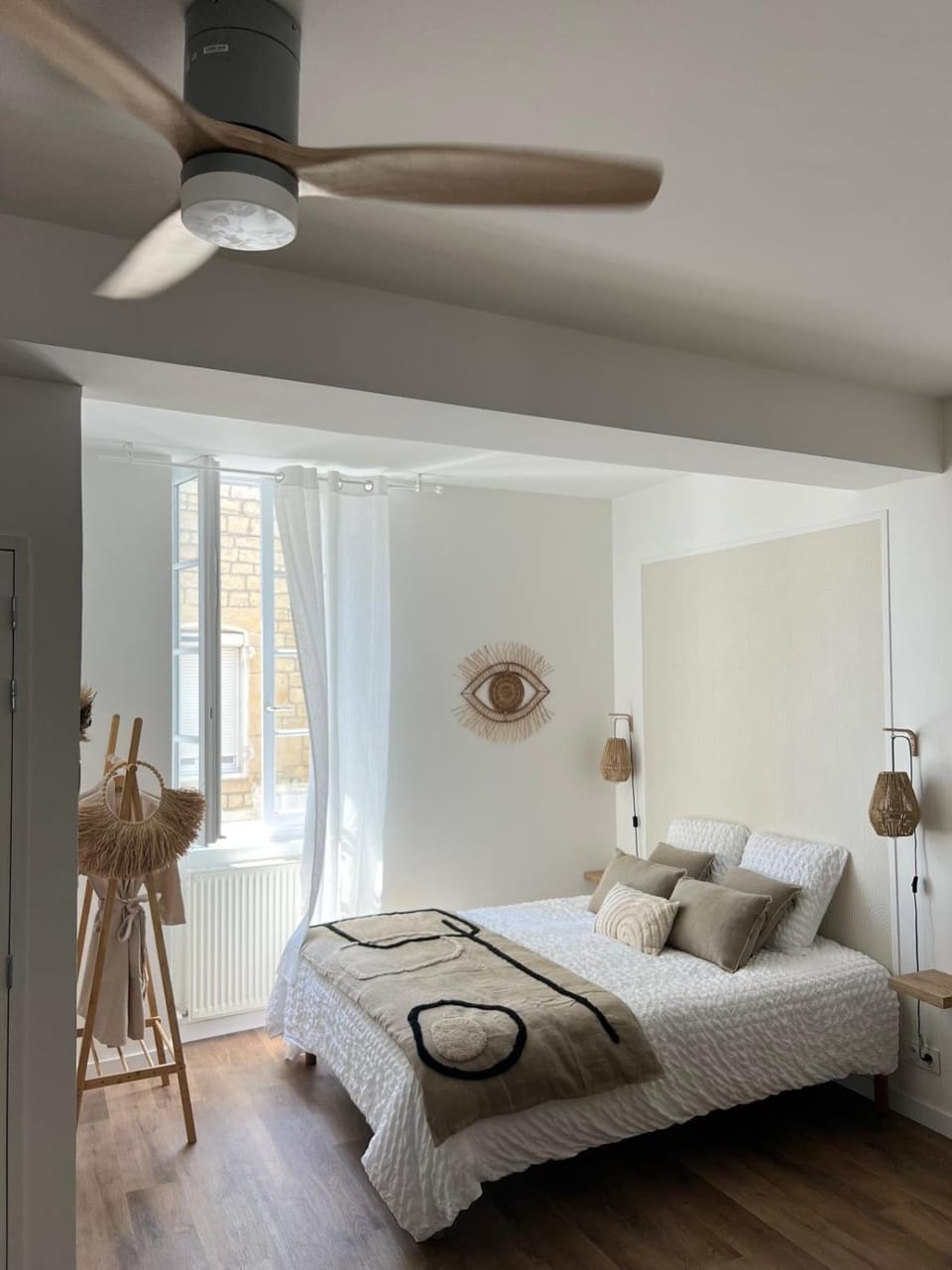 Bed, Photo of the whole room, Bedroom