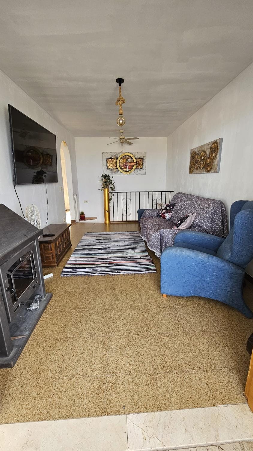 TV and multimedia, Living room, Seating area, Evening entertainment