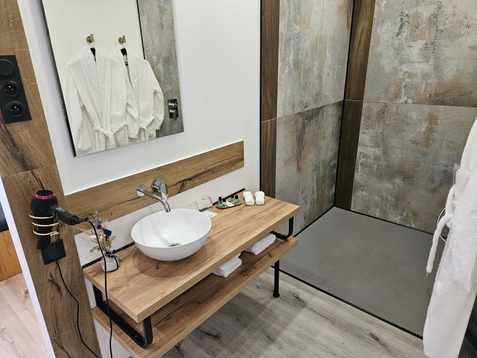 Shower, Bathroom, towels
