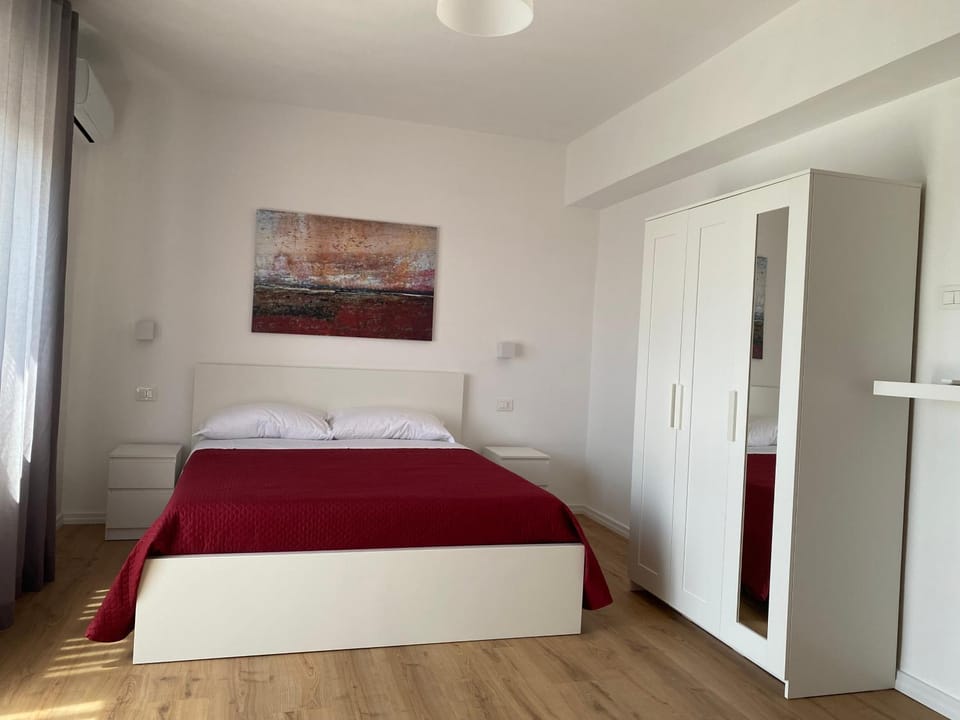 Bedroom, wardrobe