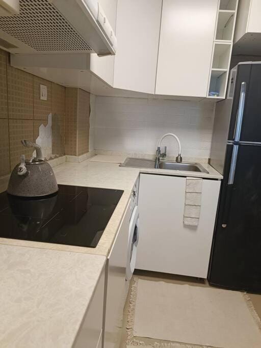 Modern Studio Oasis - Skyline Views, Private Balcony & Workspace Apartment in Ajman