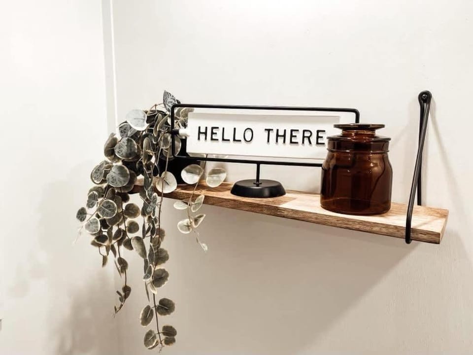 Stay Portland - The Graffiti Alley Tiny House - Food, Art & Beer Apartment in Portland