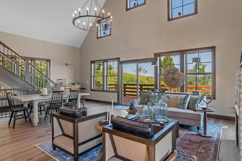 Living room, Seating area, Dining area