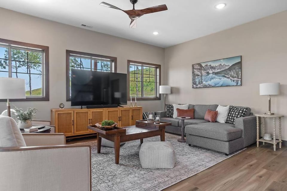 TV and multimedia, Living room, Seating area