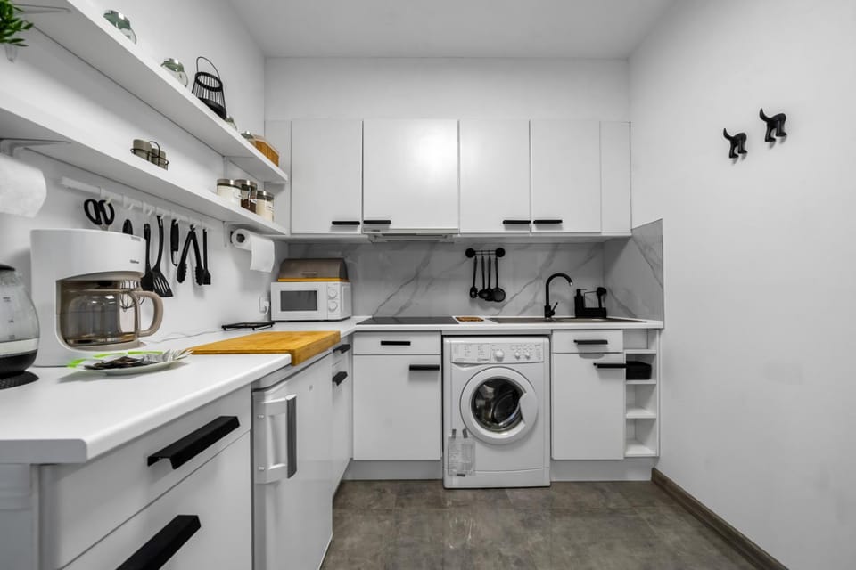 Kitchen or kitchenette, stove, washing machine