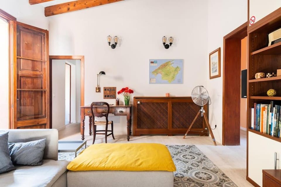 Library, Living room, Seating area