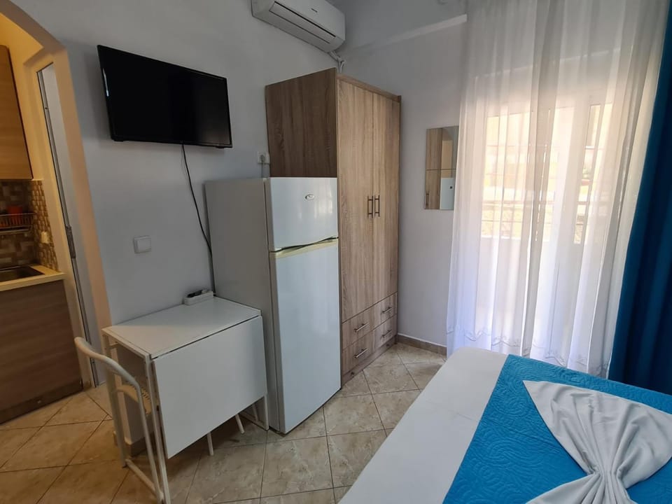 TV and multimedia, Kitchen or kitchenette, wardrobe