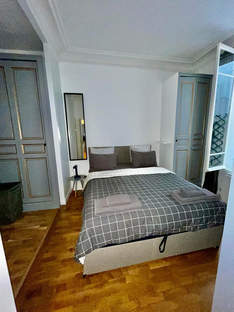 Bedroom, wardrobe