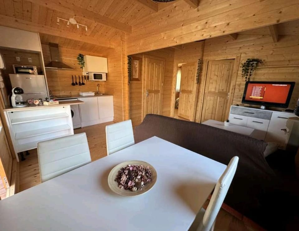 TV and multimedia, Living room, Dining area