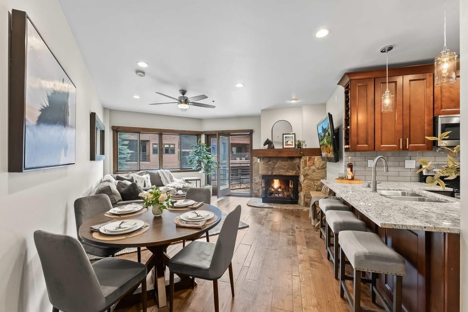 1BR Deer Valley Condo-On FREE Shuttle Line House in Park City