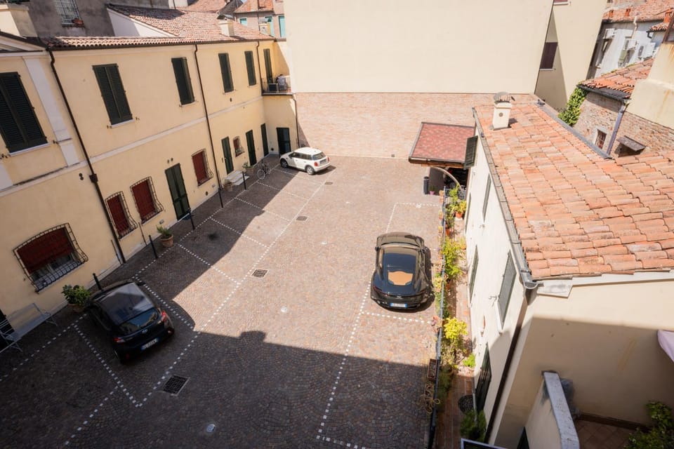 Property building, Neighbourhood, Parking