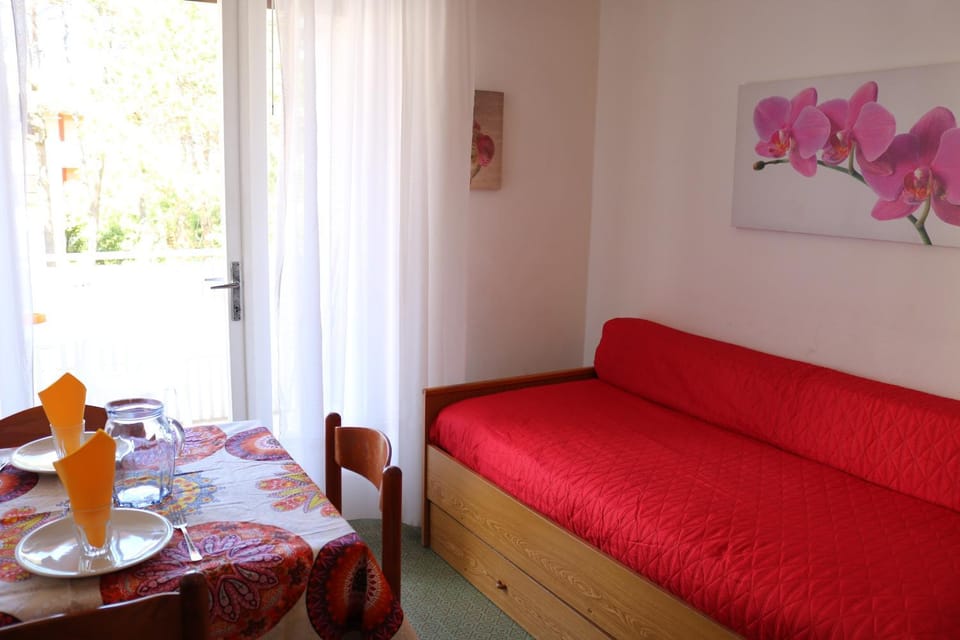 Dining area, Garden view