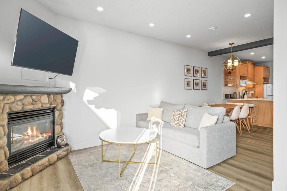 B233 Mountain View 2BD 2BT AC BonFire BBQ Townhome Close to Banff Apartment in Canmore