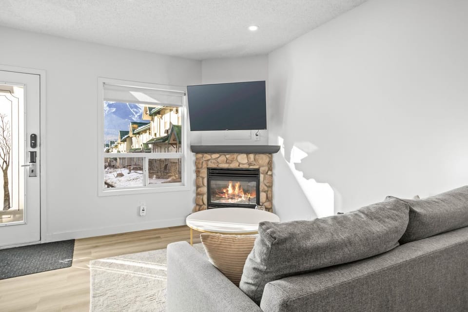 B233 Mountain View 2BD 2BT AC BonFire BBQ Townhome Close to Banff Apartment in Canmore