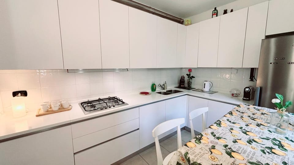 Kitchen or kitchenette, Dining area, stove