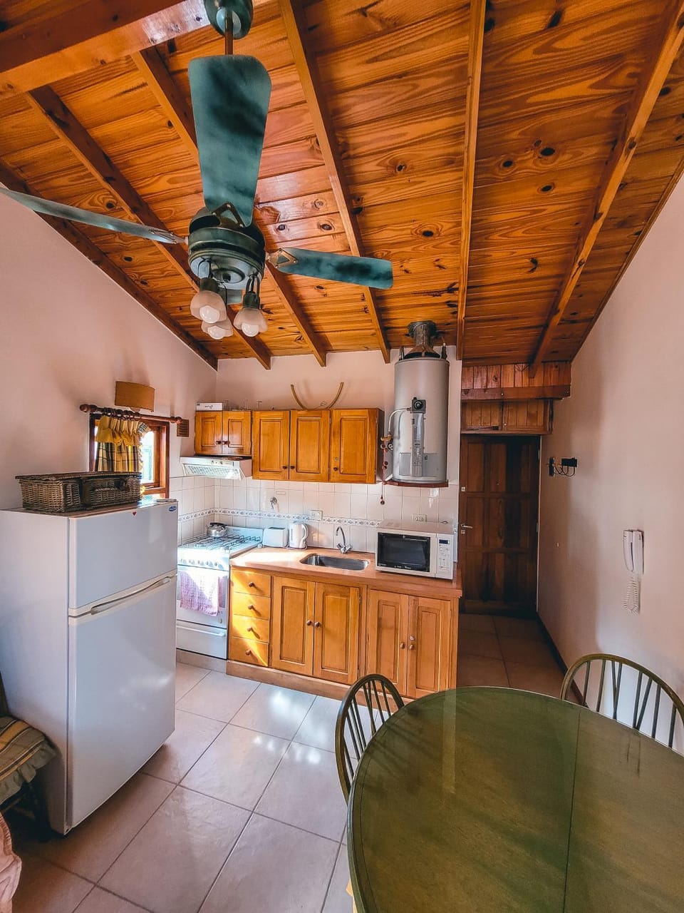 Kitchen or kitchenette, Living room, Dining area, oven