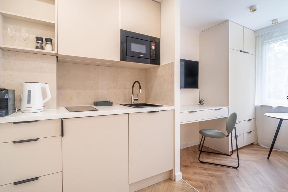 TV and multimedia, Coffee/tea facilities, Kitchen or kitchenette, oven, stove, toaster